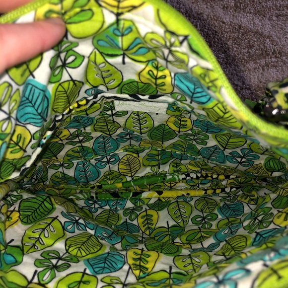 Very Bradley cross body - Picture 2 of 3